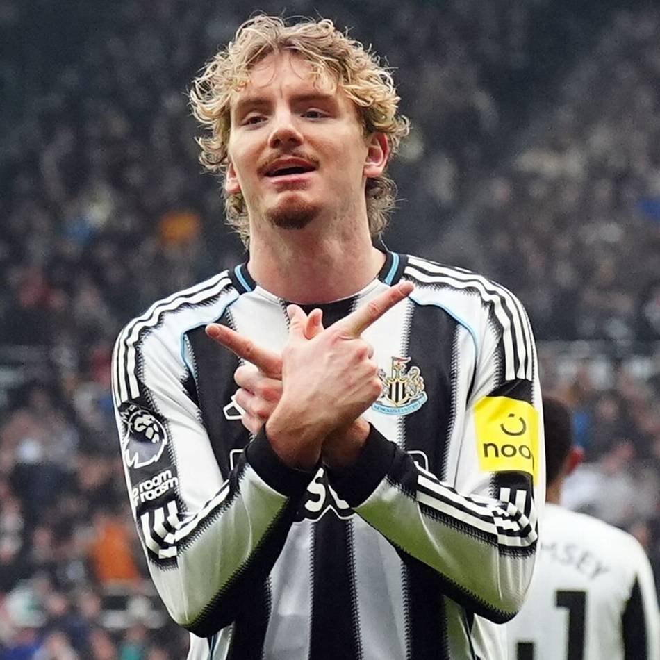 „Schön zu sehen, dass es meinem Sohn so gut geht“: Lustiger TV-Moment – „Crouchy“ Woltemade trifft auf Peter Crouch