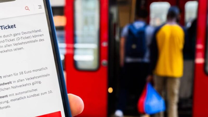 Mobiliät in Krefeld: Gewerkschaft fordert vergünstigtes Deutschlandticket für Azubis