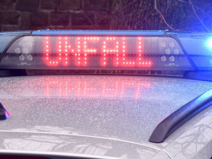 Unfall in Voerde: Wer hat den gold-bronzenen Mercedes gesehen?