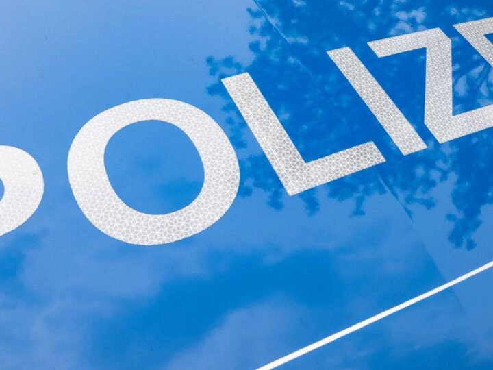 Polizei in Wesel sucht Zeugen: Versuchter Einbruchdiebstahl – 75-Jährige bemerkt Täterduo in ihrem Haus