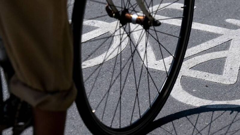 Unfallflucht in Dinslaken: 13-jährige Radfahrerin bei Unfall mit Auto leicht verletzt