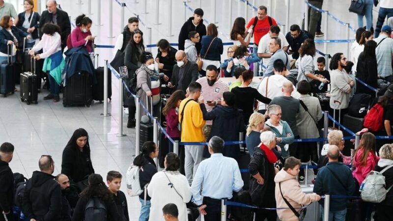 Fliegen wird beliebter: Weihnachtsferien in Düsseldorf – Flughafen erwartet mehr Passagiere als im Vorjahr