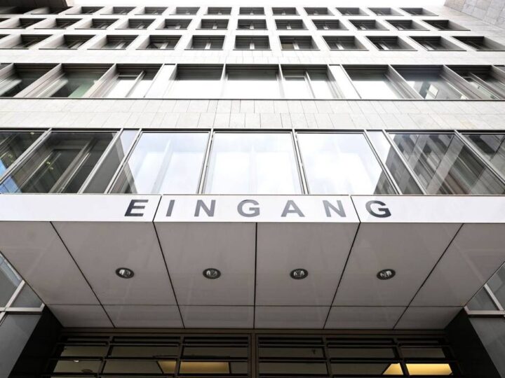 Prozessbeginn am Landgericht Düsseldorf: Zwei Männer erpressten ihr Opfer auf einer Autofahrt durch den Rhein-Kreis Neuss