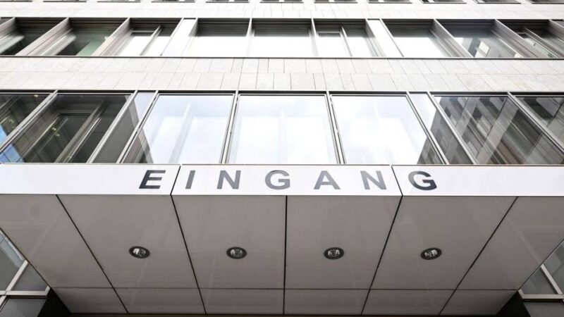 Prozessbeginn am Landgericht Düsseldorf: Zwei Männer erpressten ihr Opfer auf einer Autofahrt durch den Rhein-Kreis Neuss