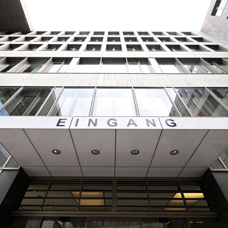 Prozessbeginn am Landgericht Düsseldorf: Zwei Männer erpressten ihr Opfer auf einer Autofahrt durch den Rhein-Kreis Neuss