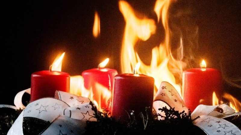 Erhöhtes Einsatzaufkommen: Advent, Advent, der Kranz verbrennt – hier lauern Gefahren in der Weihnachtszeit