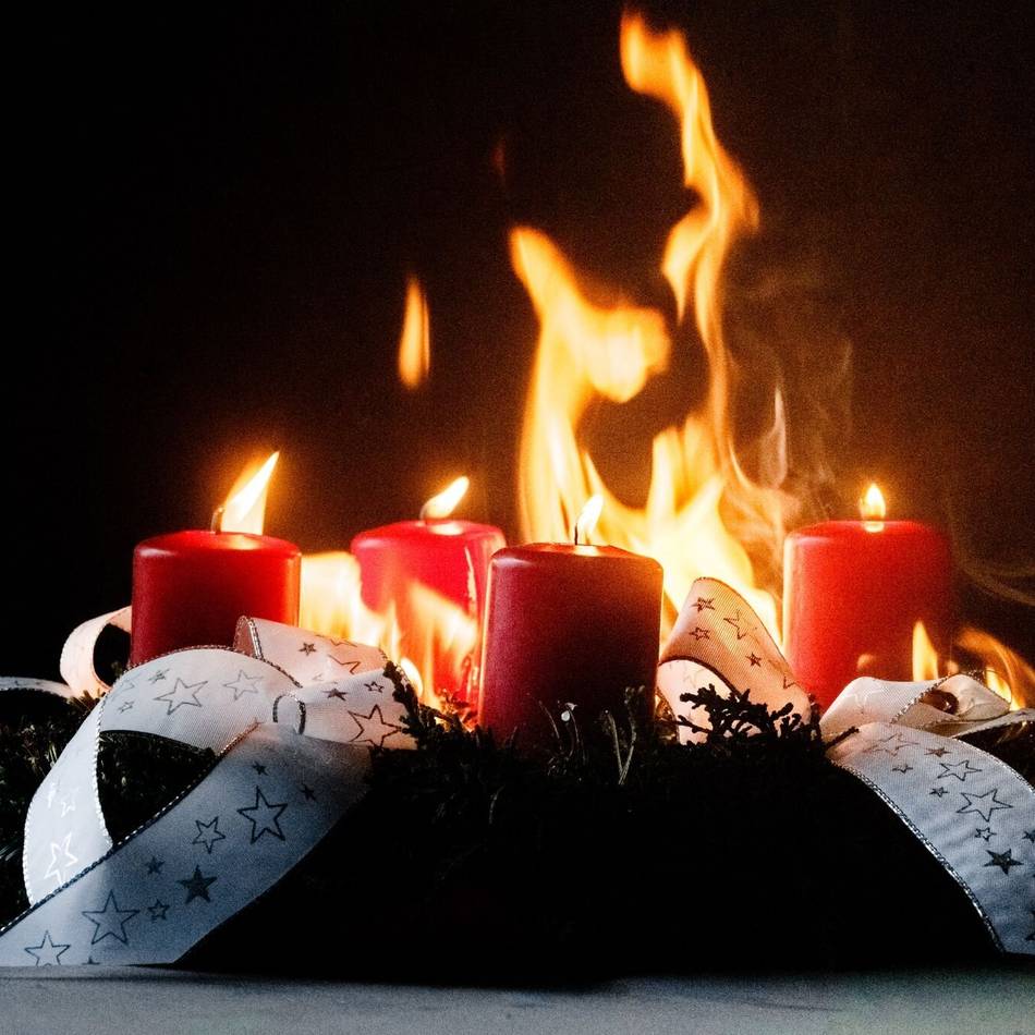 Erhöhtes Einsatzaufkommen: Advent, Advent, der Kranz verbrennt – hier lauern Gefahren in der Weihnachtszeit