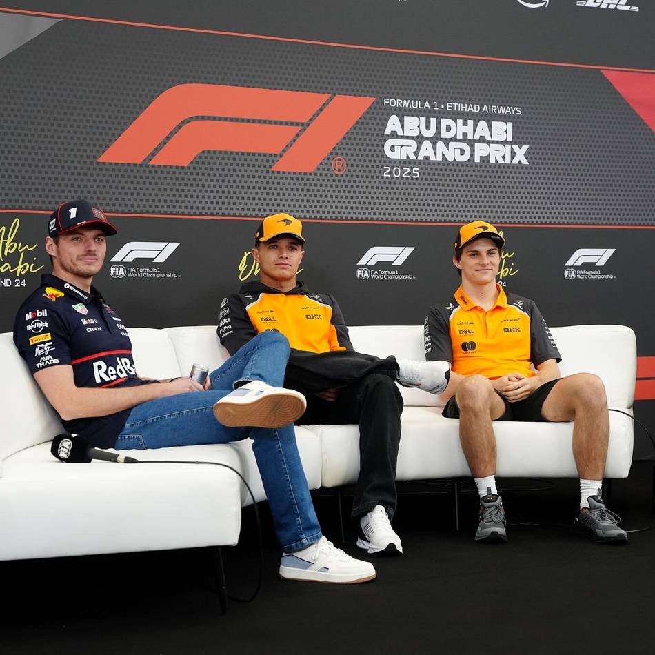 Titelfinale der Formel 1: Verstappen sieht den WM-Pokal und sagt: „Ich habe vier davon zu Hause“
