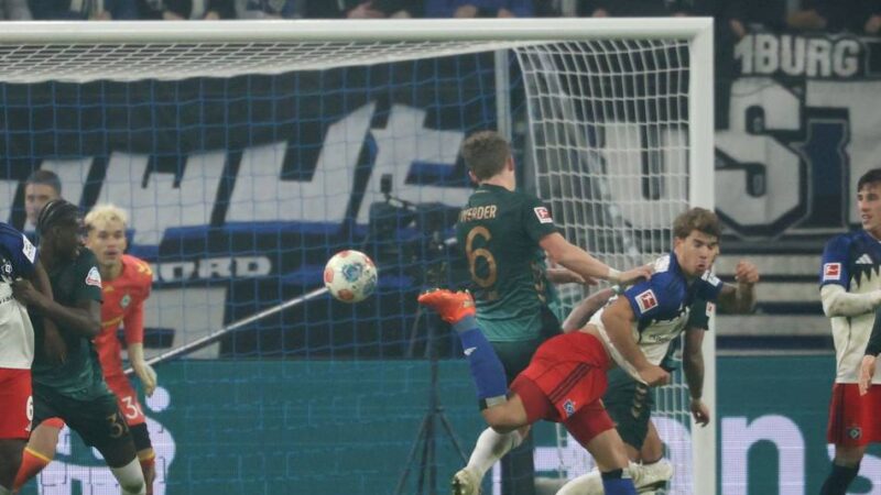 Hacken-Traumtor, Pyro-Unterbrechung, Joker-Siegtor: HSV gewinnt spektakuläres Derby gegen Werder Bremen
