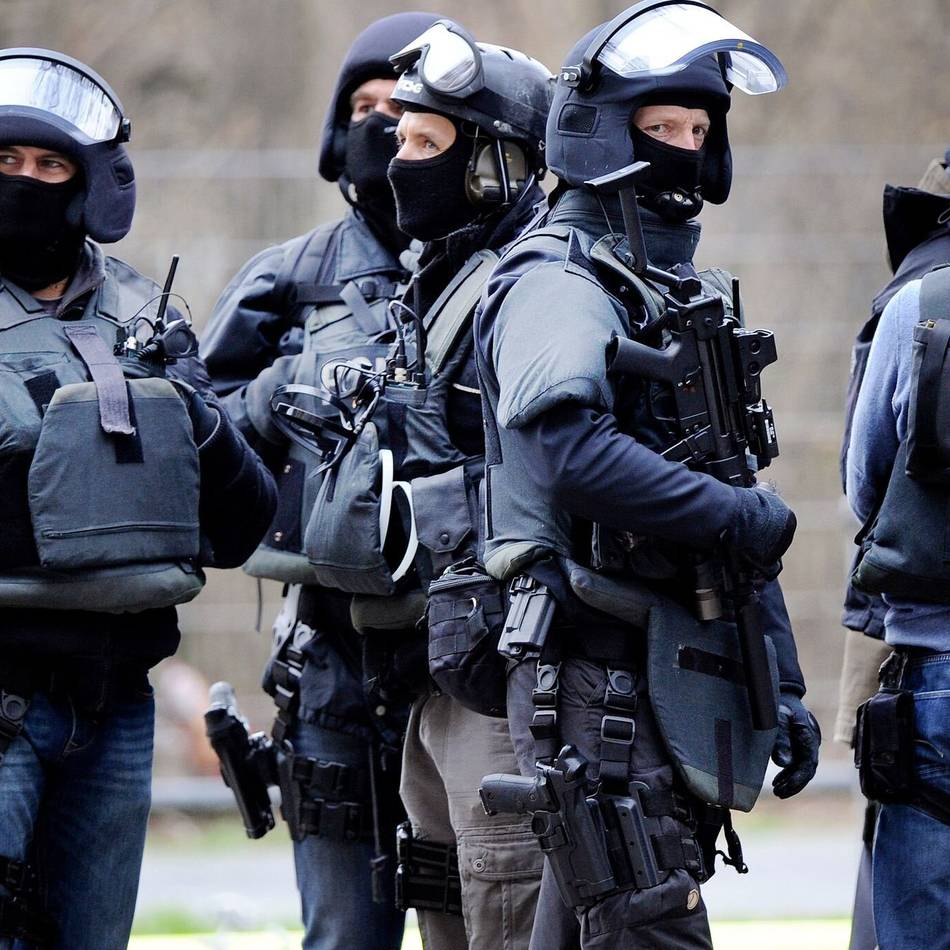 Durchsuchung in Mönchengladbach: Nach SEK-Einsatz wird Zusammenhang mit Rockern geprüft