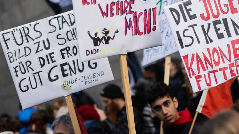 Keine Demo in Neuss, aber viele Argumente: „Sanierung statt Wehrpflicht – dann kommen auch genug Freiwillige“