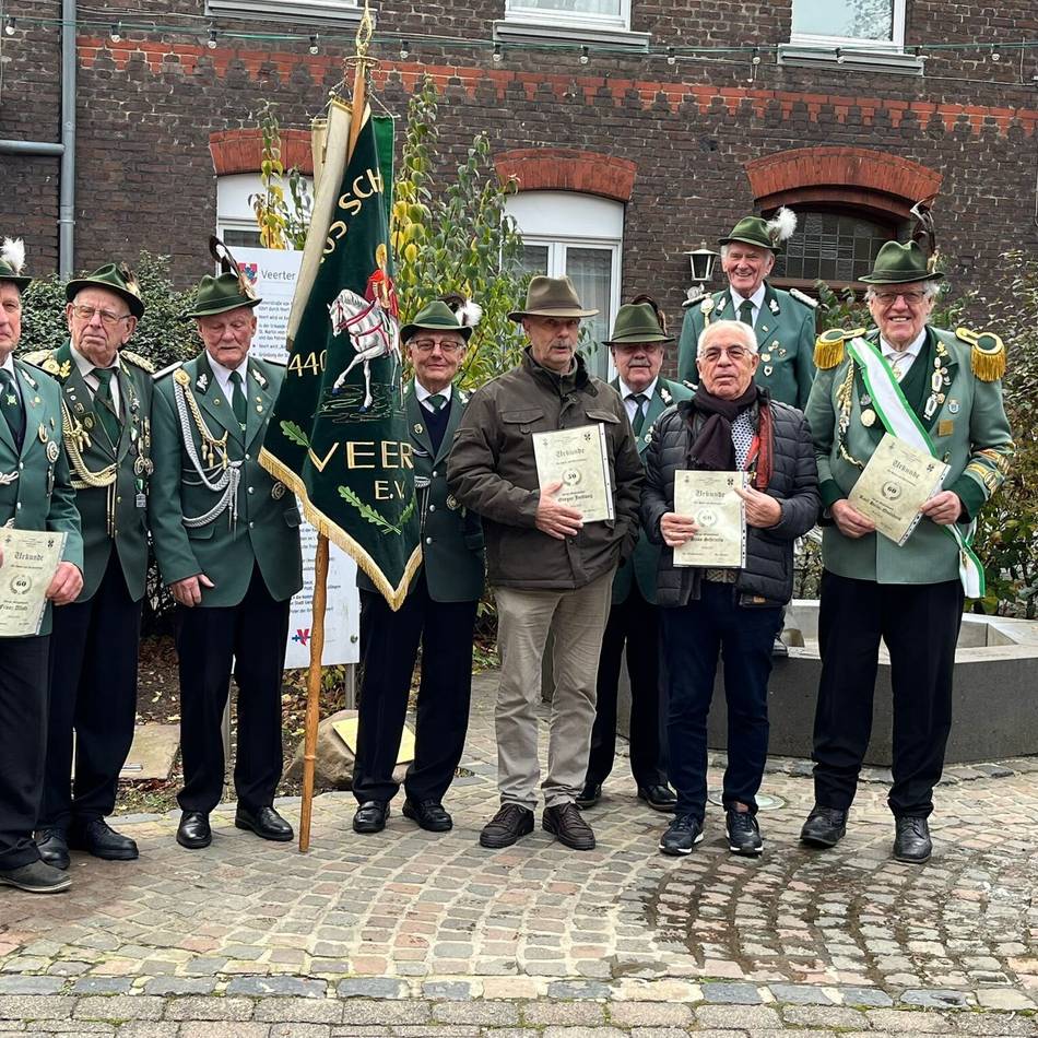 Christkönigsfest in Veert: Bruderschaft ehrt langjährige Mitglieder