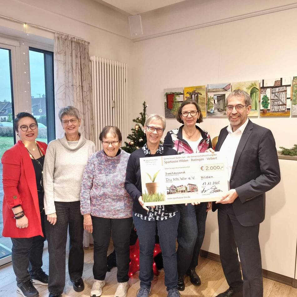 Spendenübergabe in Hilden: Du-Ich-Wir erhält Spende von Sparkasse