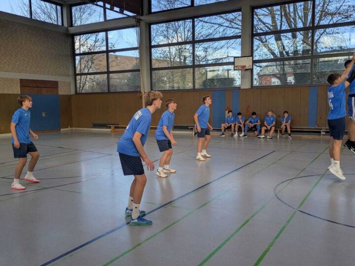 Gelderner Schülerteam zeigt Einsatz:  Volleyballer der Gesamtschule Geldern verlieren knapp gegen Emmerich