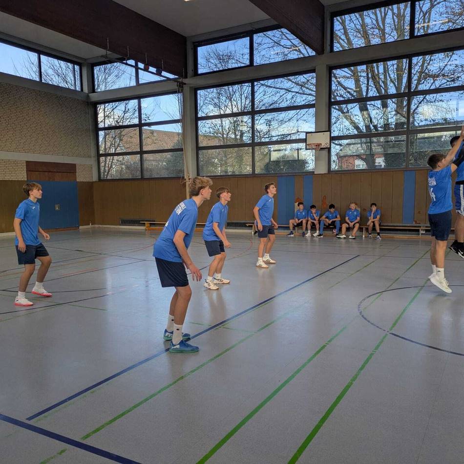 Gelderner Schülerteam zeigt Einsatz:  Volleyballer der Gesamtschule Geldern verlieren knapp gegen Emmerich