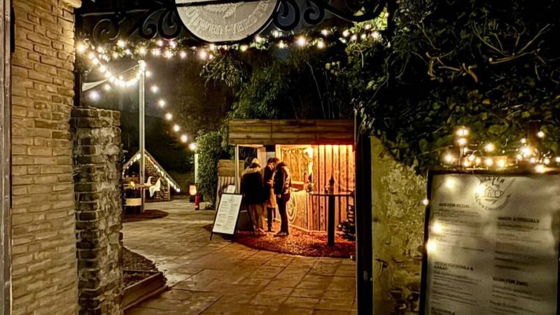 Premiere für Weihnachtsdorf: Wo in Kleve das „Glühwein-Versteck“ eröffnet wurde