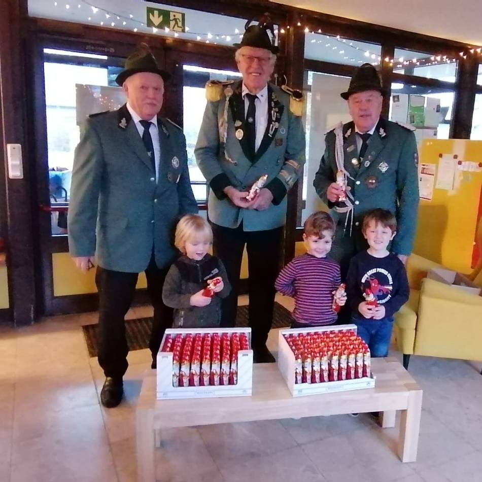 Aktion der Bruderschaft: Schoko-Nikoläuse für 270 Veerter Kinder