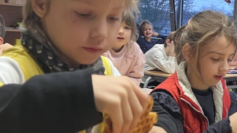 Spendenübergabe in Hilden: Waffelaktion zugunsten des Hildener Kinderheims