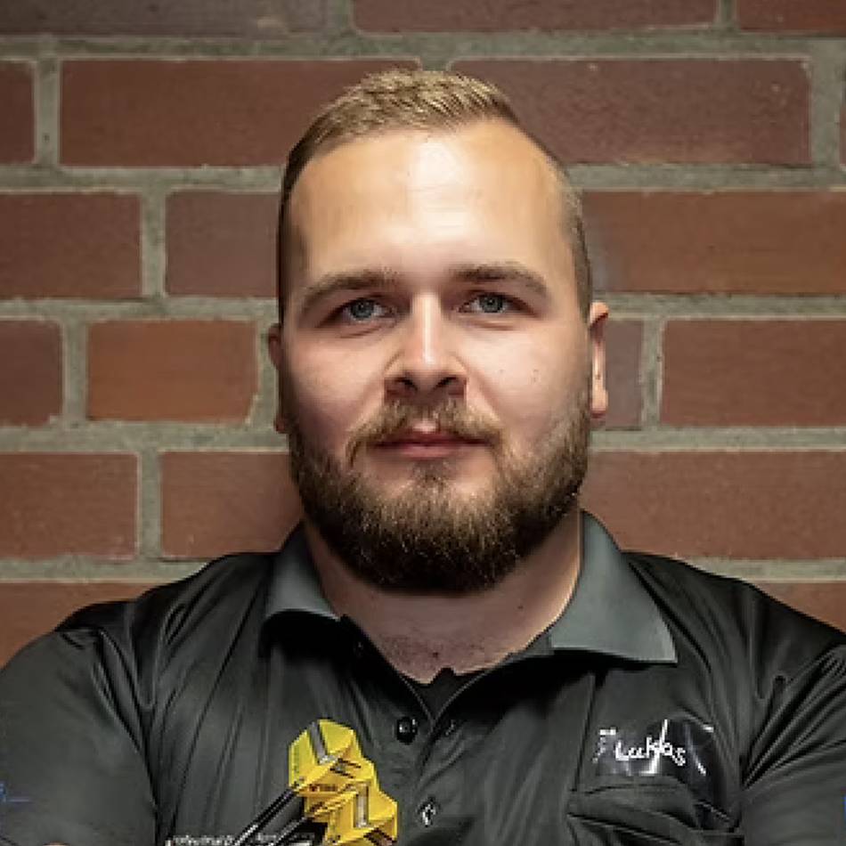 Lukas Kothe aus Rheinberg: Edel-Fan des SV Budberg lebt seinen Darts-Traum