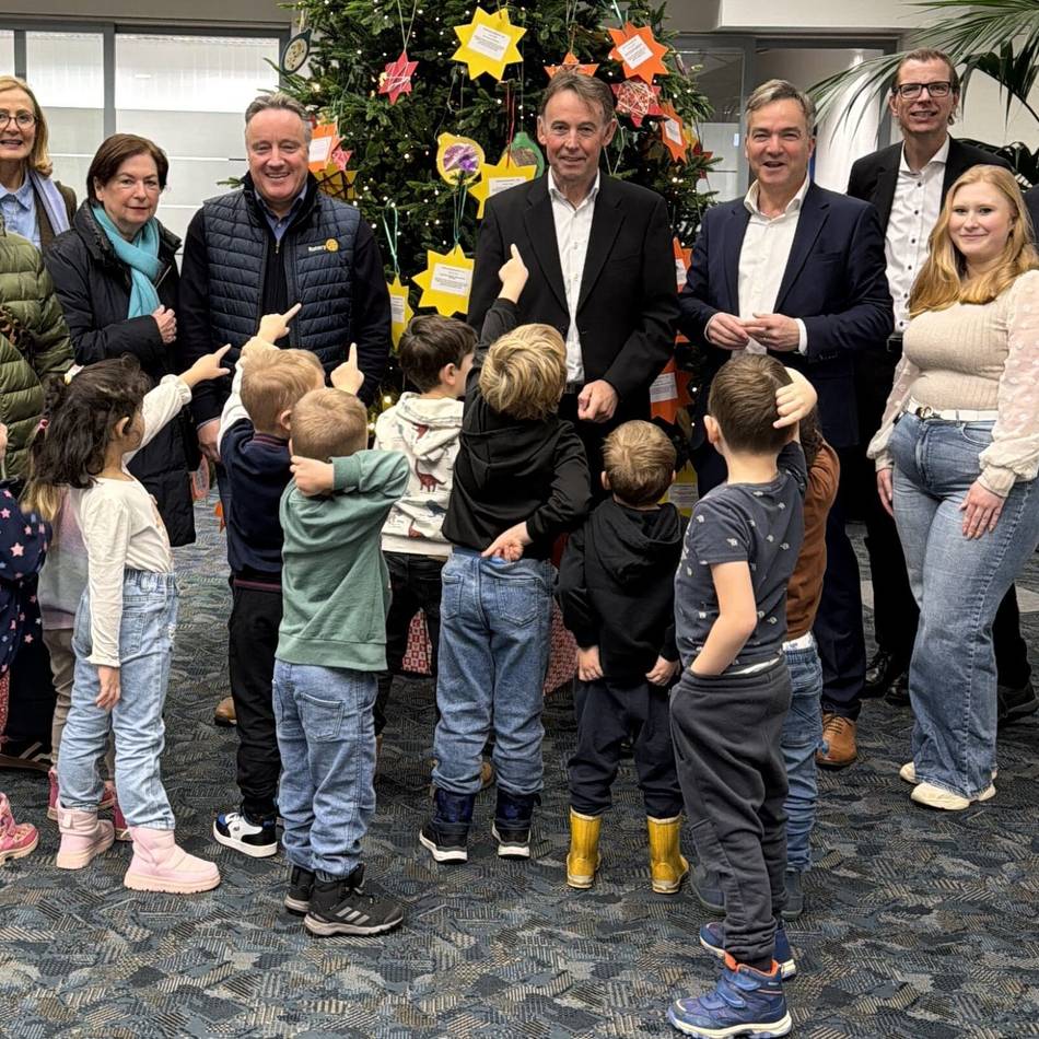 Spendenaktion der Stadt Viersen: Weihnachtswunschbaum lässt Kinderträume wahr werden