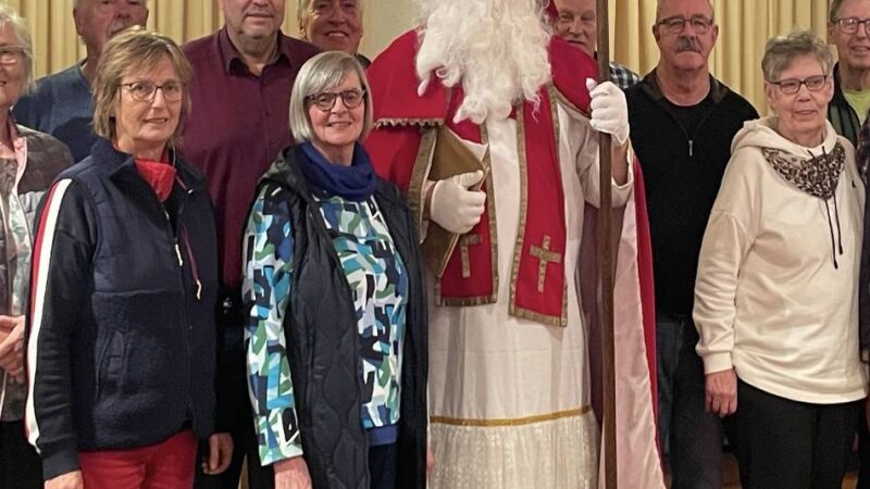 1400 Euro Spenden für die Jugendarbeit in Alpen: Rund 350 Menschen nutzen Reparatur-Dienst in Veen