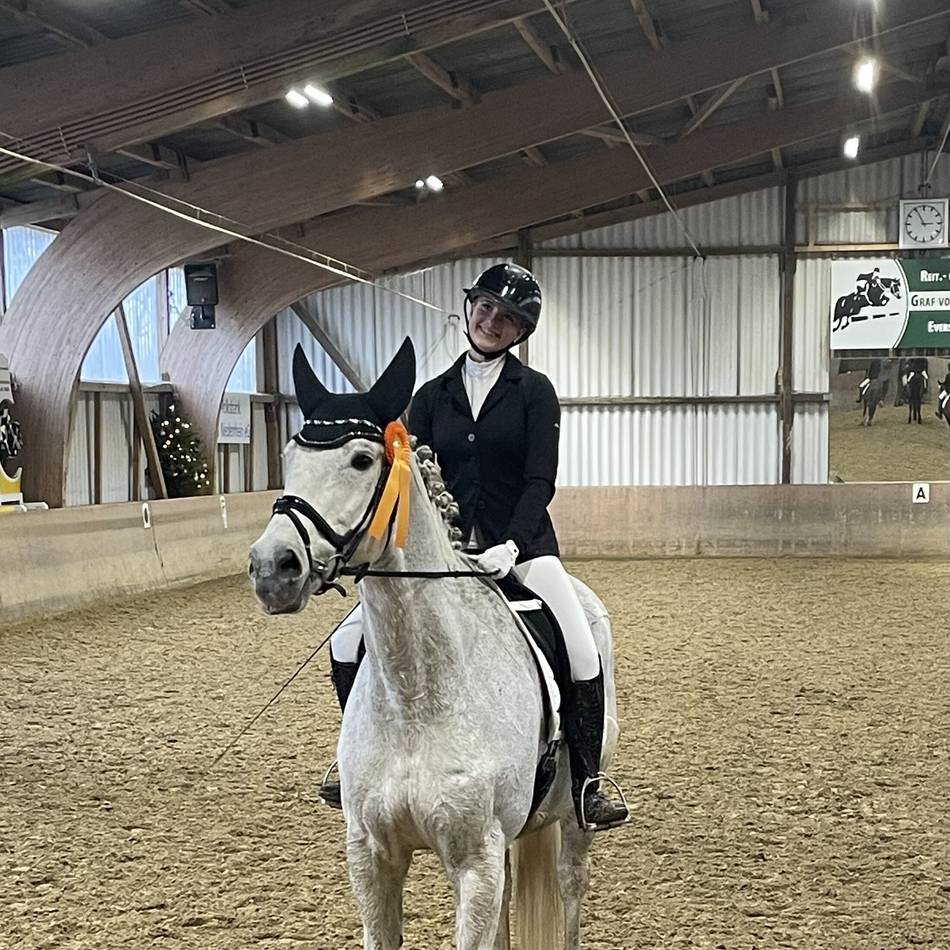 Nikolausturnier beim RFV Graf von Schmettow: Sonderpreis für Eversaeler Nachwuchsreiterinnen