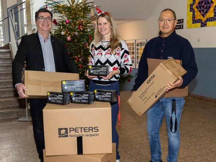 Ukraine-Hilfe in Rheinberg: TuS 08 unterstützt Amplonius-Spendenaktion mit Verbandskästen