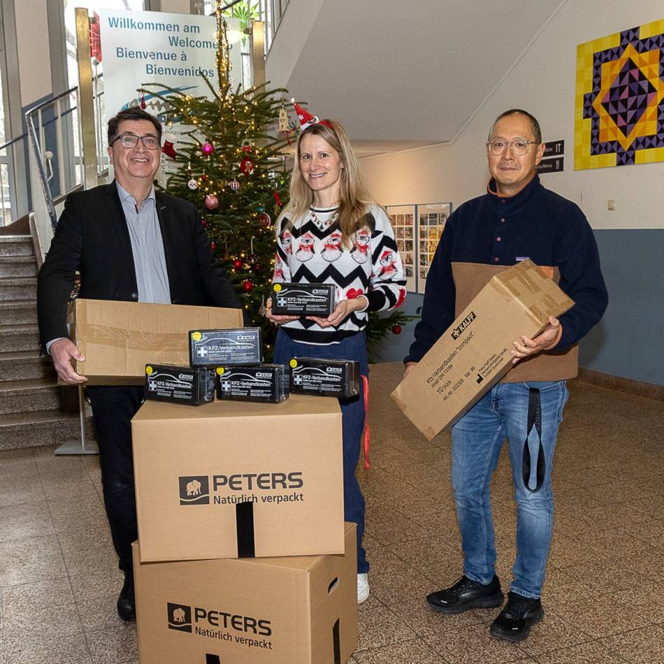 Ukraine-Hilfe in Rheinberg: TuS 08 unterstützt Amplonius-Spendenaktion mit Verbandskästen