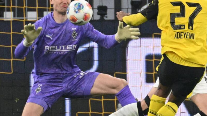 Starke Paraden in Dortmund: Gladbach-Torwart Moritz Nicolas hält sich zum WM-Kandidaten