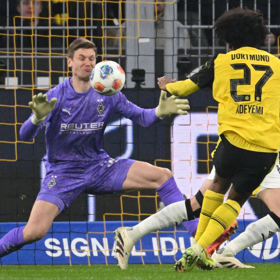 Starke Paraden in Dortmund: Gladbach-Torwart Moritz Nicolas hält sich zum WM-Kandidaten