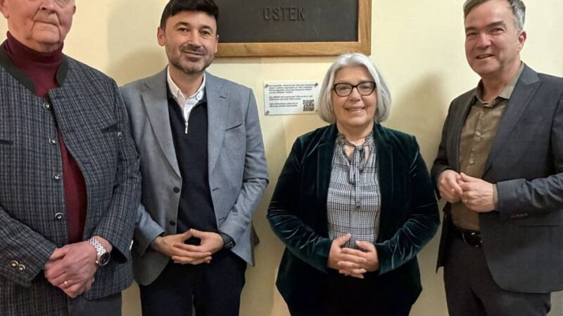 Erinnerung an deutsche Vertriebenenschicksale: Kupfertafel findet neue Heimat im Dülkener Rathaus