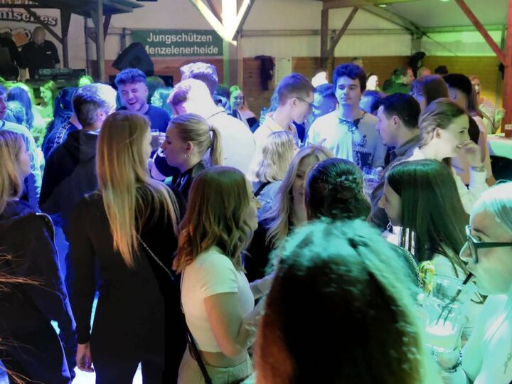 Bierstraße mitten in Menzelen: Vorverkauf für Niederrheinisches Bierfest startet