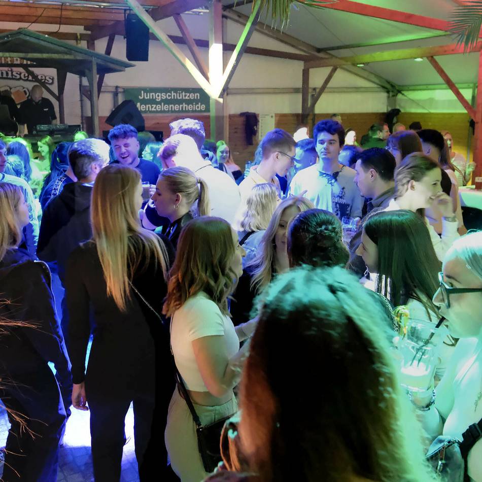 Bierstraße mitten in Menzelen: Vorverkauf für Niederrheinisches Bierfest startet