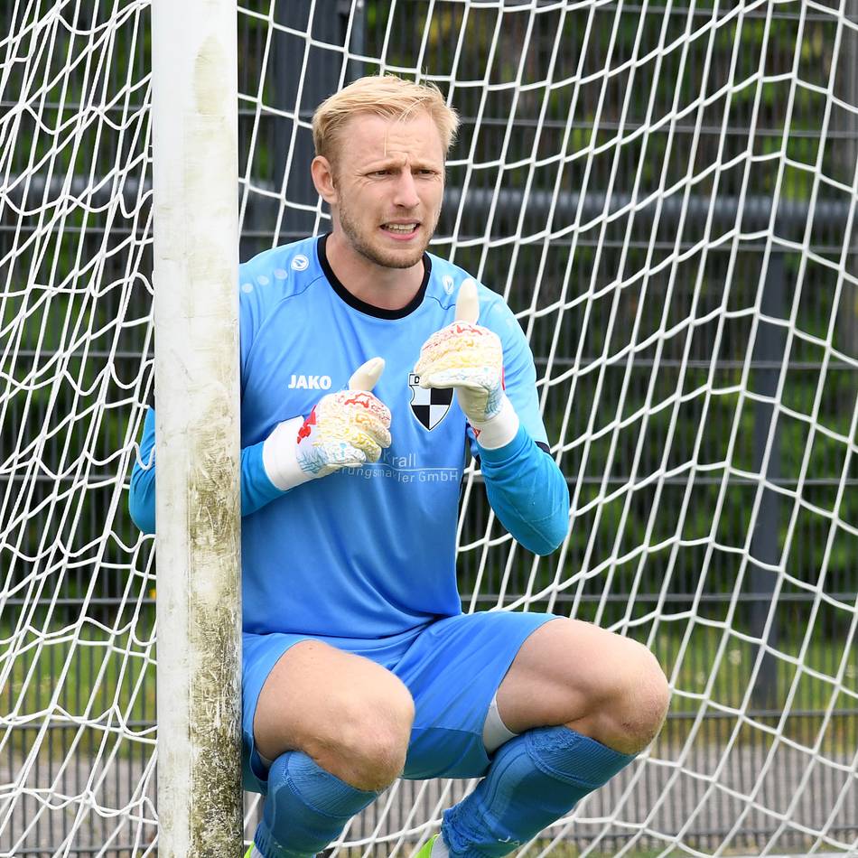 Unrühmliches Ende: Rudelbildung und Rote Karten auch für die Co-Trainer