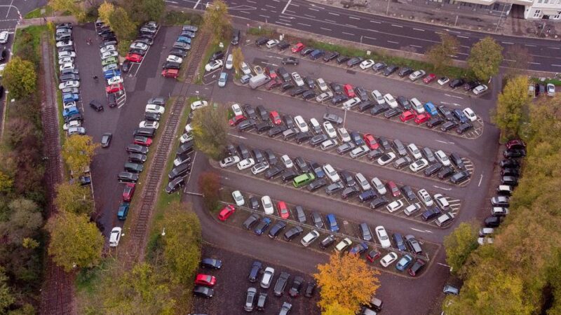 IHK will auf Neusser Parkplatz XXL-Campus bauen: Petition zu Erhalt von Wendersplatz gestartet