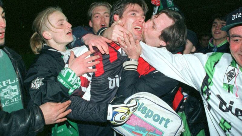 Biografie über die Torwart-Legende: Borussias Beziehung zu Wolfsburg und das Leben des Uwe Kamps