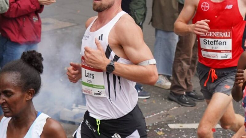 Kölner Lehrer auf Rekordkurs: „Weezer Jung“ läuft nach vorn – Lars Derksen und seine Marathon-Reise