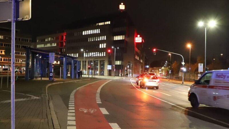Großeinsatz in der Innenstadt: Bombendrohung am Bismarckplatz in Mönchengladbach