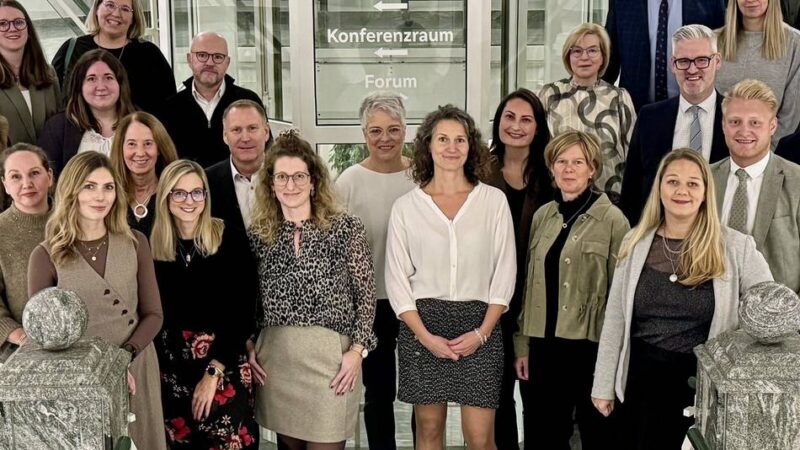 Mitarbeiter aus Radevormwald und Hückeswagen geehrt: Volksbank Oberberg würdigt bei Feierstunde Jubilare