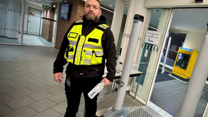 Metalldetektoren im Neusser Bürgeramt: „Das ist offenbar das Deutschland, in dem wir jetzt leben“