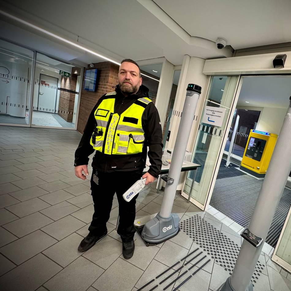 Metalldetektoren im Neusser Bürgeramt: „Das ist offenbar das Deutschland, in dem wir jetzt leben“