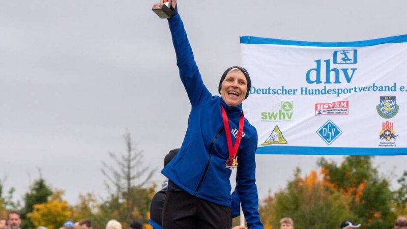 Erfolg im Hundsport: Erkelenzerin verteidigt Deutschen Meistertitel im Vierkampf