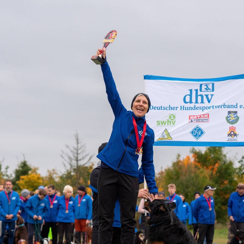 Erfolg im Hundsport: Erkelenzerin verteidigt Deutschen Meistertitel im Vierkampf