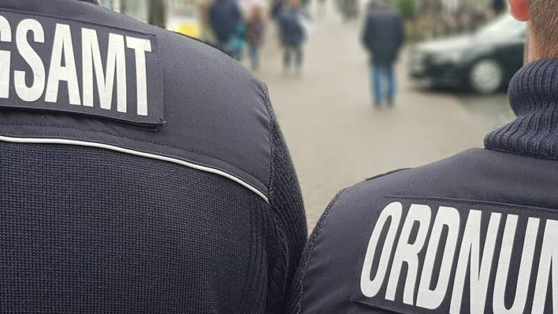 Ordnungspartnerschaft in Grevenbroich: OSD und Polizei laden zur Sprechstunde auf den Markt