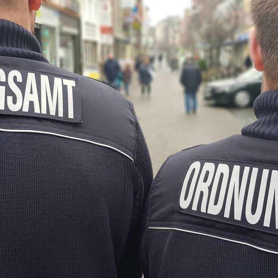 Ordnungspartnerschaft in Grevenbroich: OSD und Polizei laden zur Sprechstunde auf den Markt