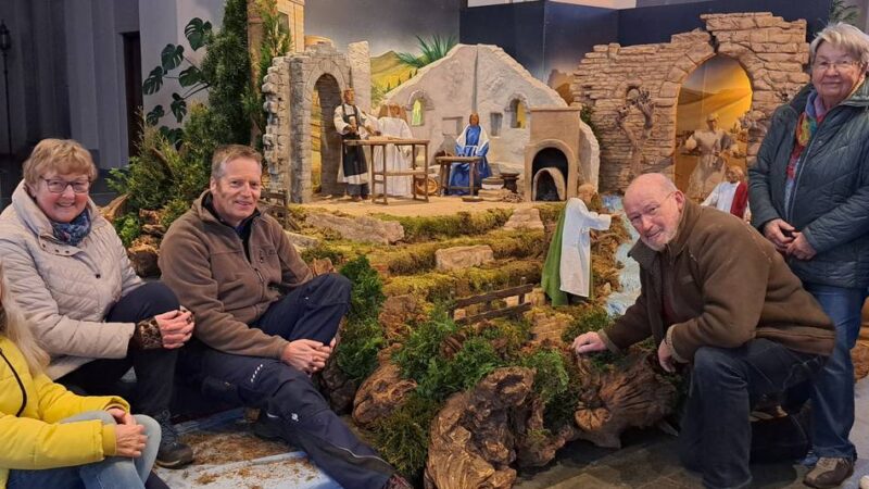 In der Hückeswagener Pfarrkirche wechselt wöchentlich die Krippenszene: Echte Krippenkunst in der Pfarrkirche
