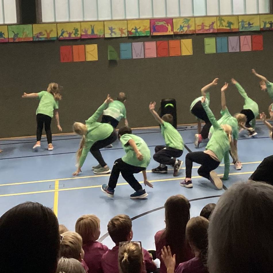 Bewegung an der St.-Antonius-Grundschule: Tanzunterricht statt Schulalltag in Hartefeld
