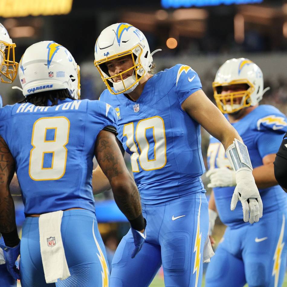 22:19 gegen die Eagles: Trotz gebrochener Hand: Herbert führt LA Chargers zum Sieg