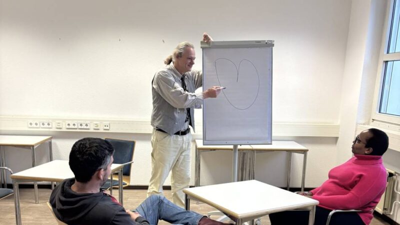 Angebot in Düsseldorf : Single-Seminar an der VHS – „Es geht um Selbstreflexion“