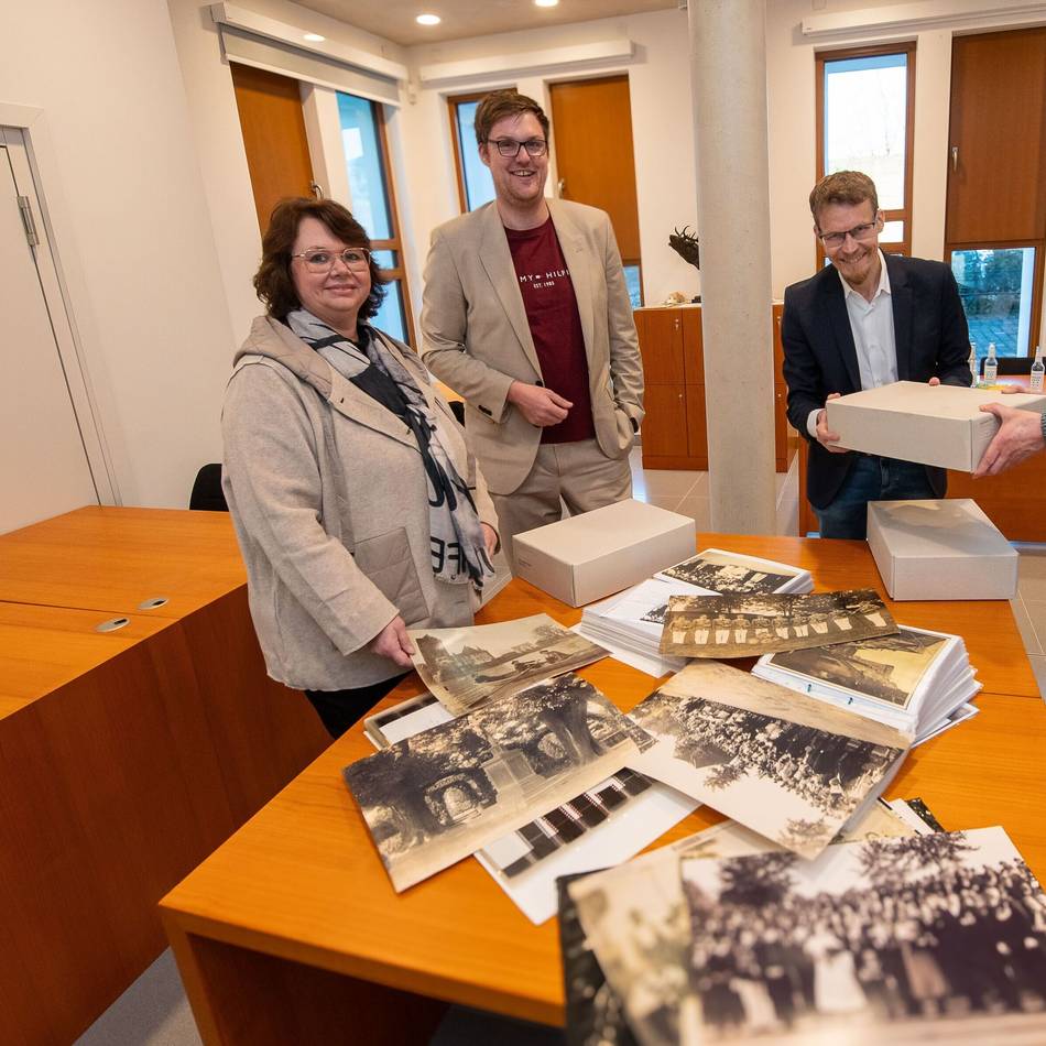 Wertvolle Spende in Dormagen: Hunderte alte Aufnahmen von Zons fürs Kreisarchiv